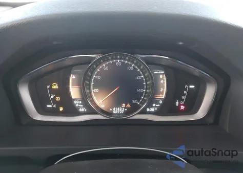 2018 Volvo V60 Cross Country T5 z USA, uszkodzony, nr VIN YV440MWK4J2058052